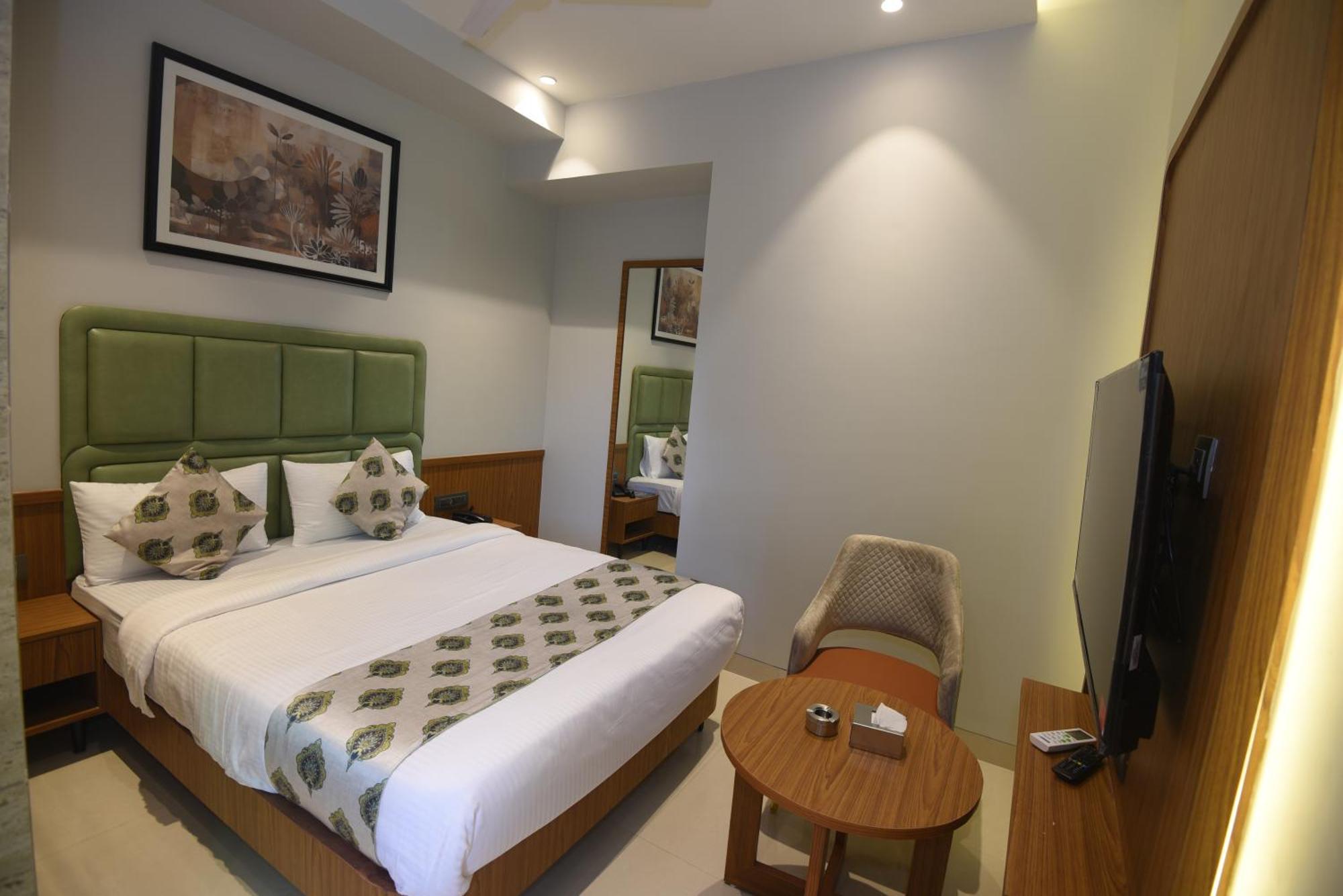 Vishnu Krupa Executive Rooms Virār Esterno foto